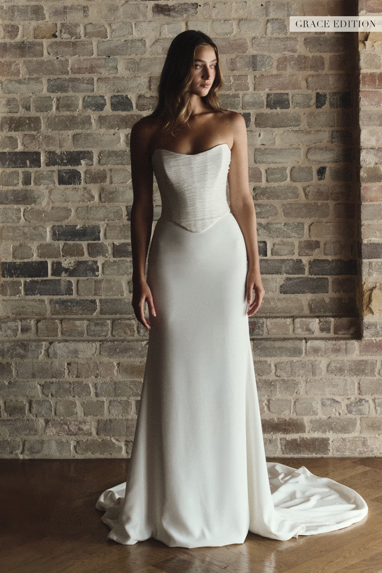 A woman wears a structured corset-style bodice and a long wedding skirt_XS_
