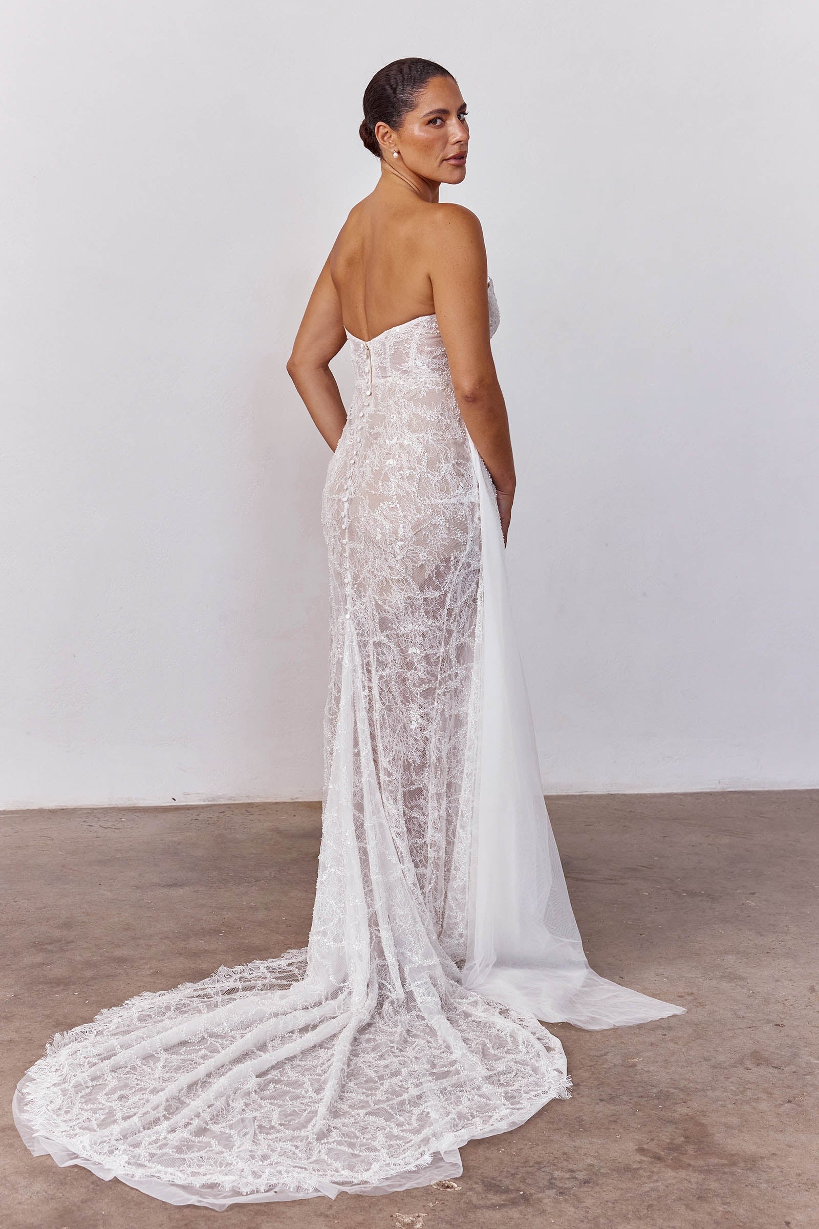 Woman wearing a strapless lace wedding dress_L_