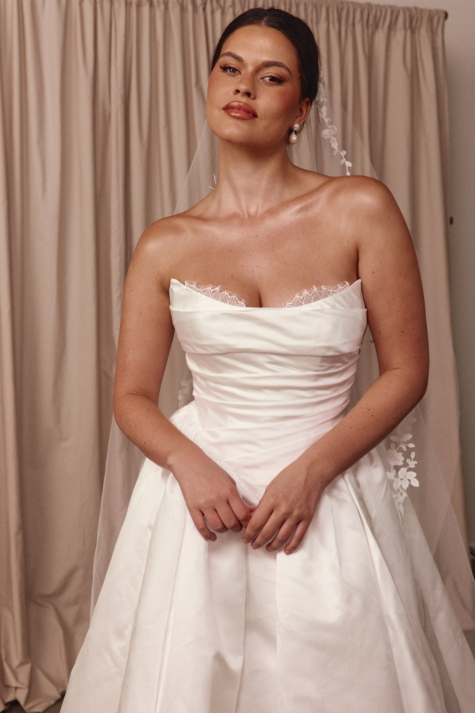 Strapless basque waist wedding dress_M_
